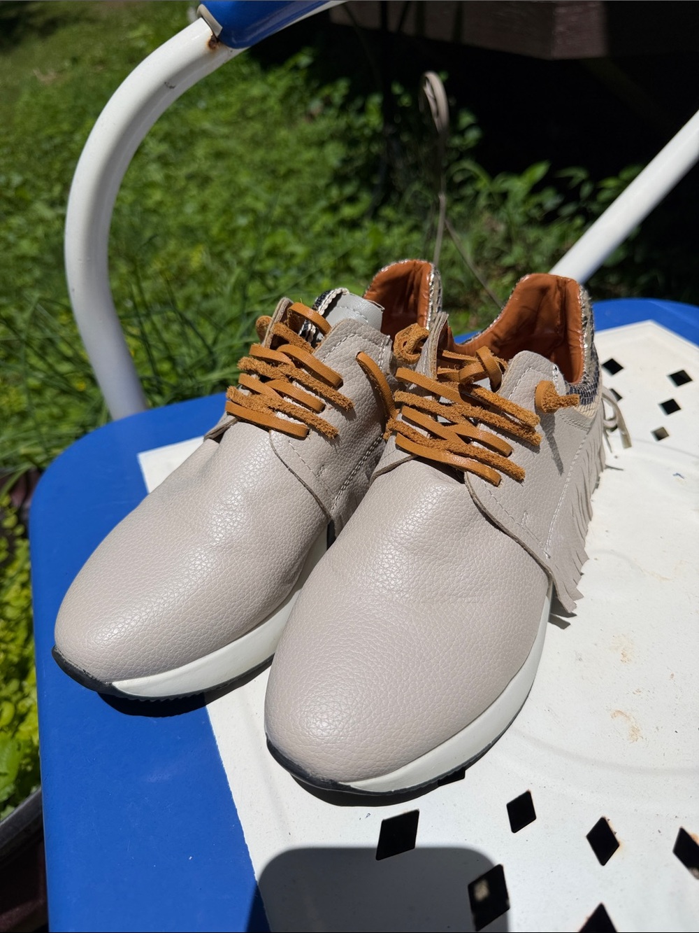 SHU SHOP Esseutesse Fringe Sneakers Size 7!
